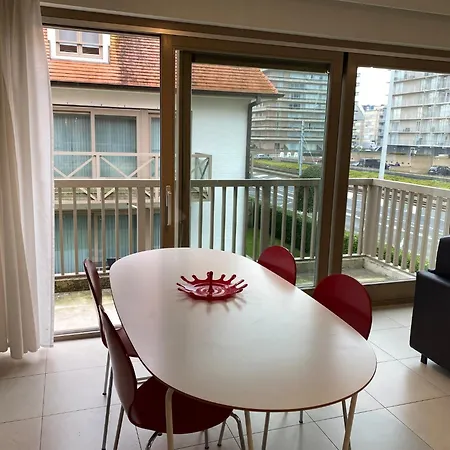 In Near The Beach, Cleaning Included Apartamento